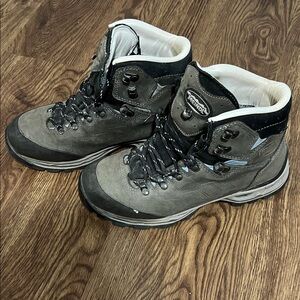 Keen Women’s Gray Athletic Hiking Boots - Supportive Trail Performance